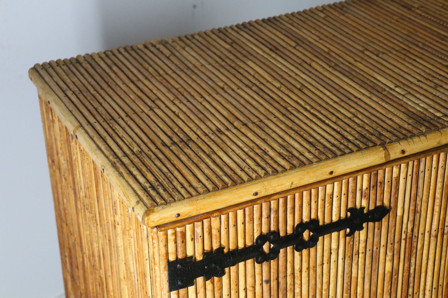 Buffet vintage en rotin tressé – 1960