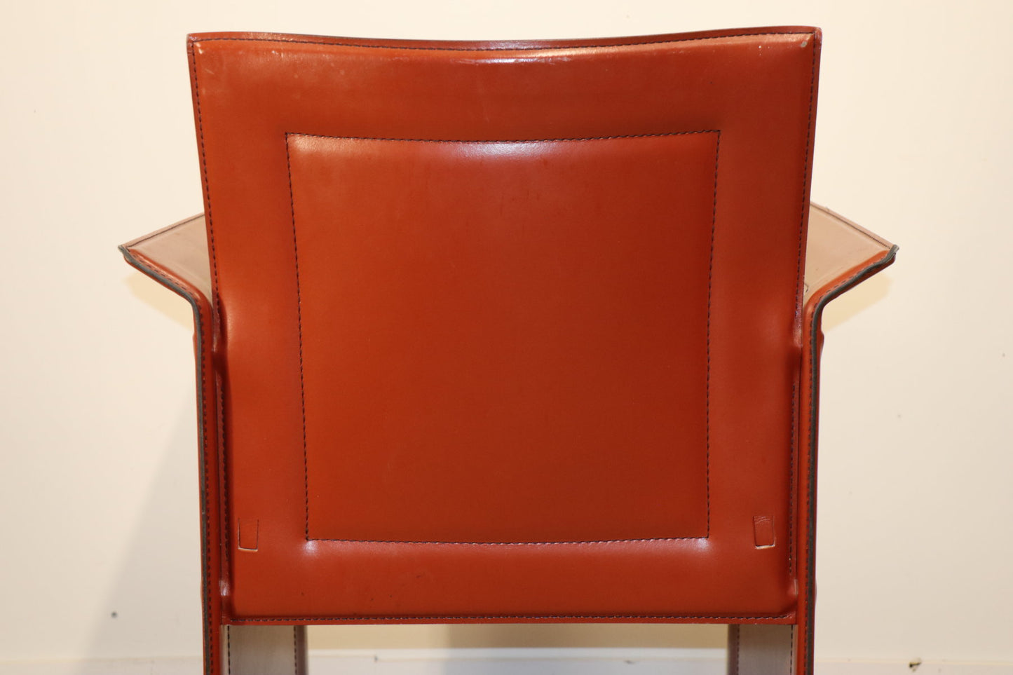 Fauteuil en cuir design minimaliste