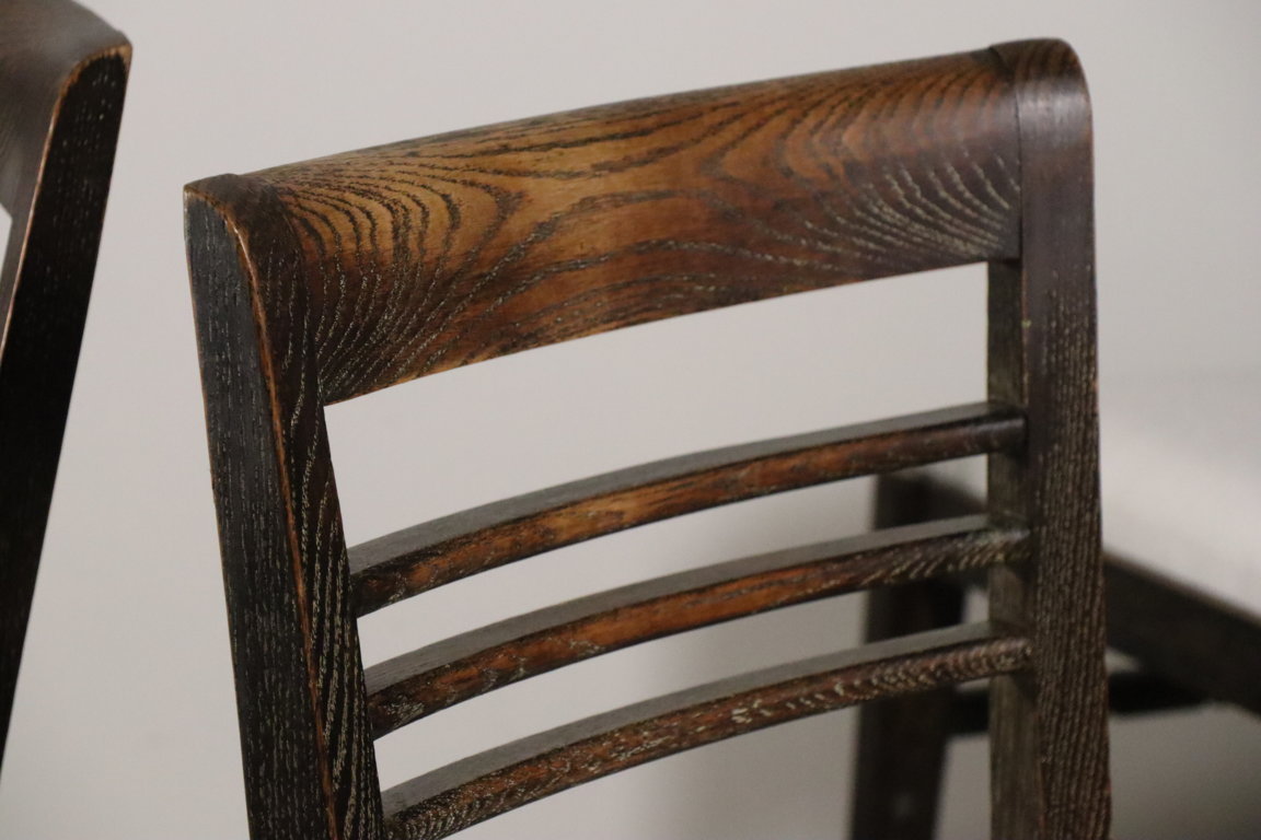 Série de 4 chaises moderniste en chêne et tissu bouclette, 1940