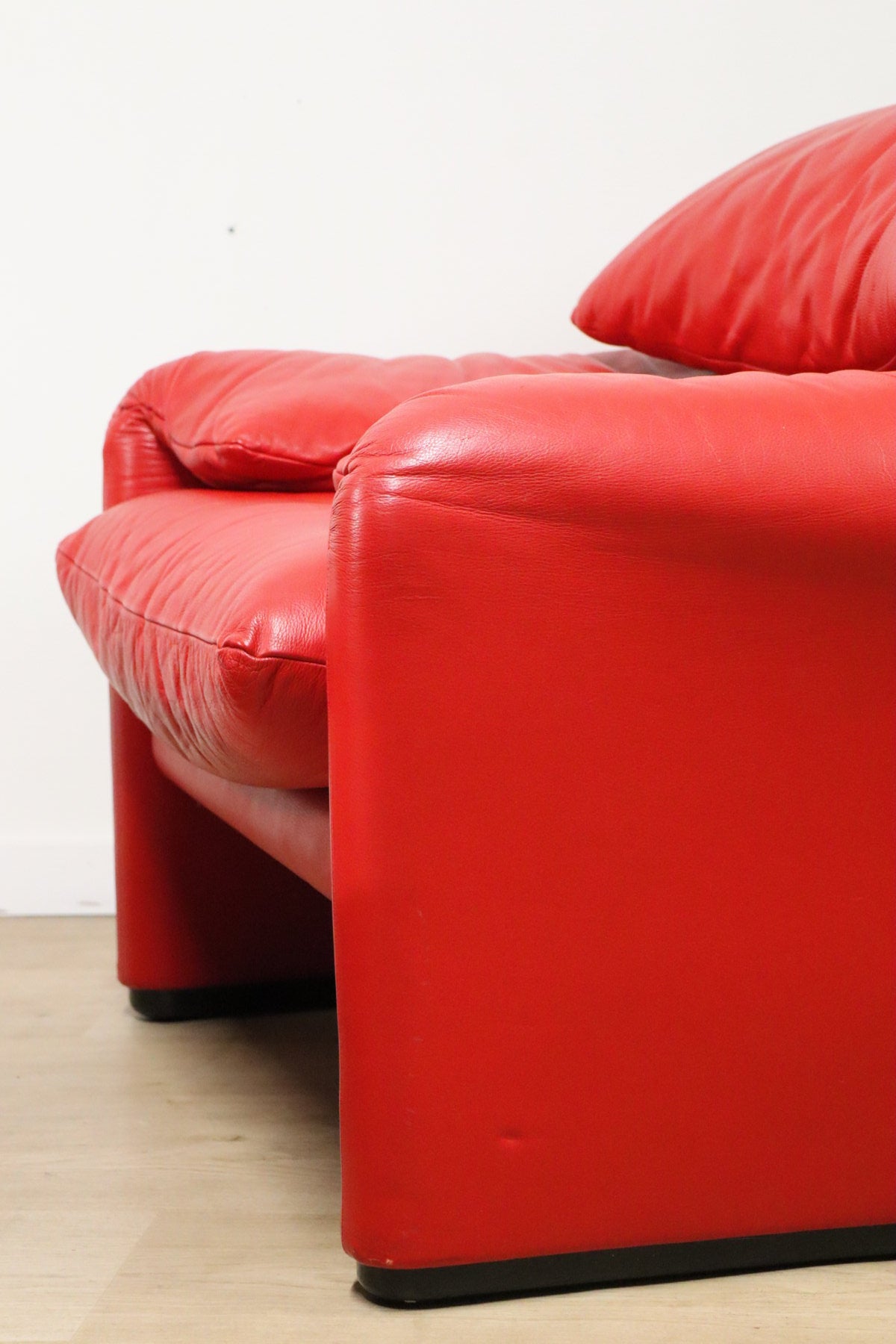 Fauteuil et ottoman Maralunga par Vico Magistretti pour Cassina