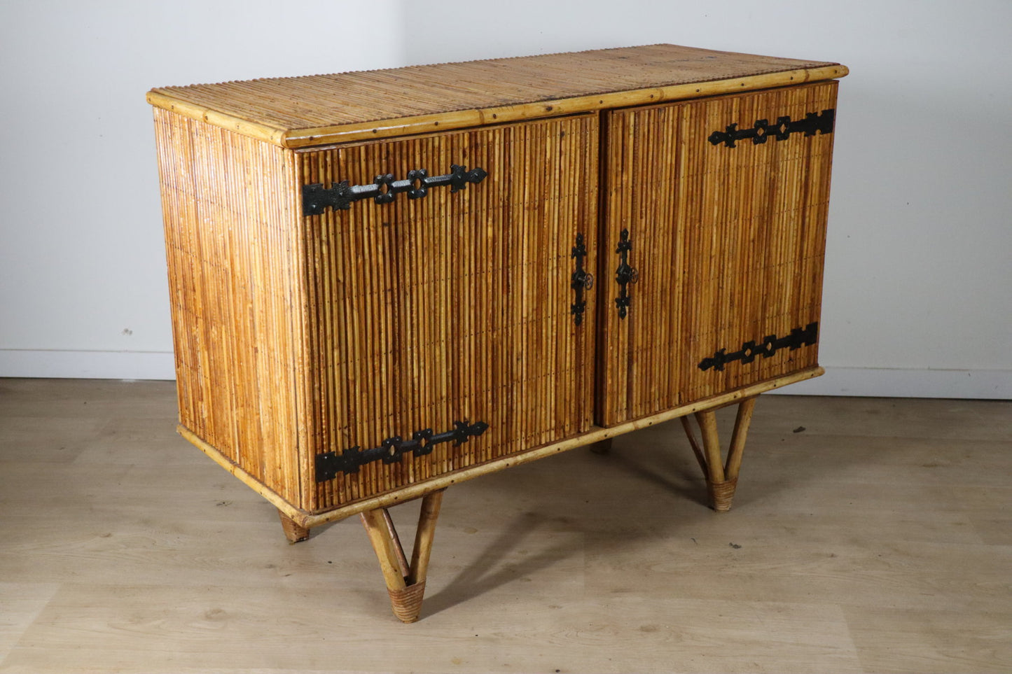 Buffet vintage en rotin tressé – 1960