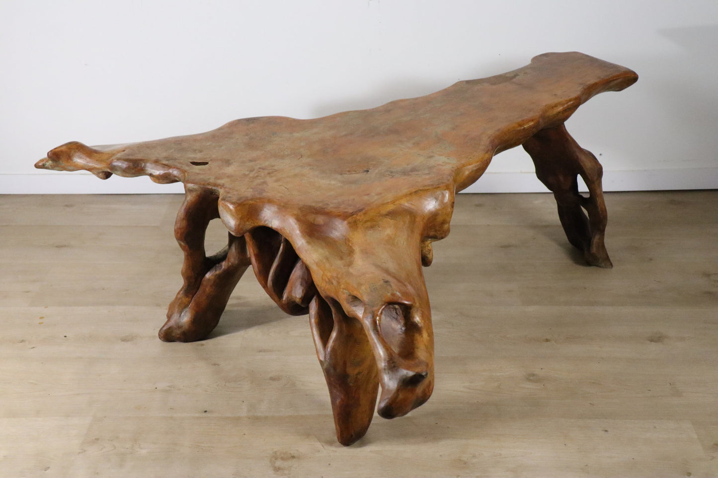 Table basse sculpturale "Racine" brutaliste en orme massif