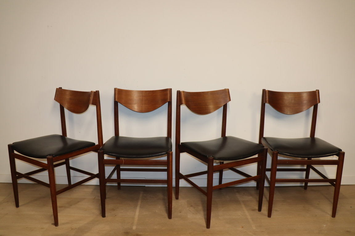 Série de 4 chaises italiennes par Gianfranco Frattini en teck, 1960