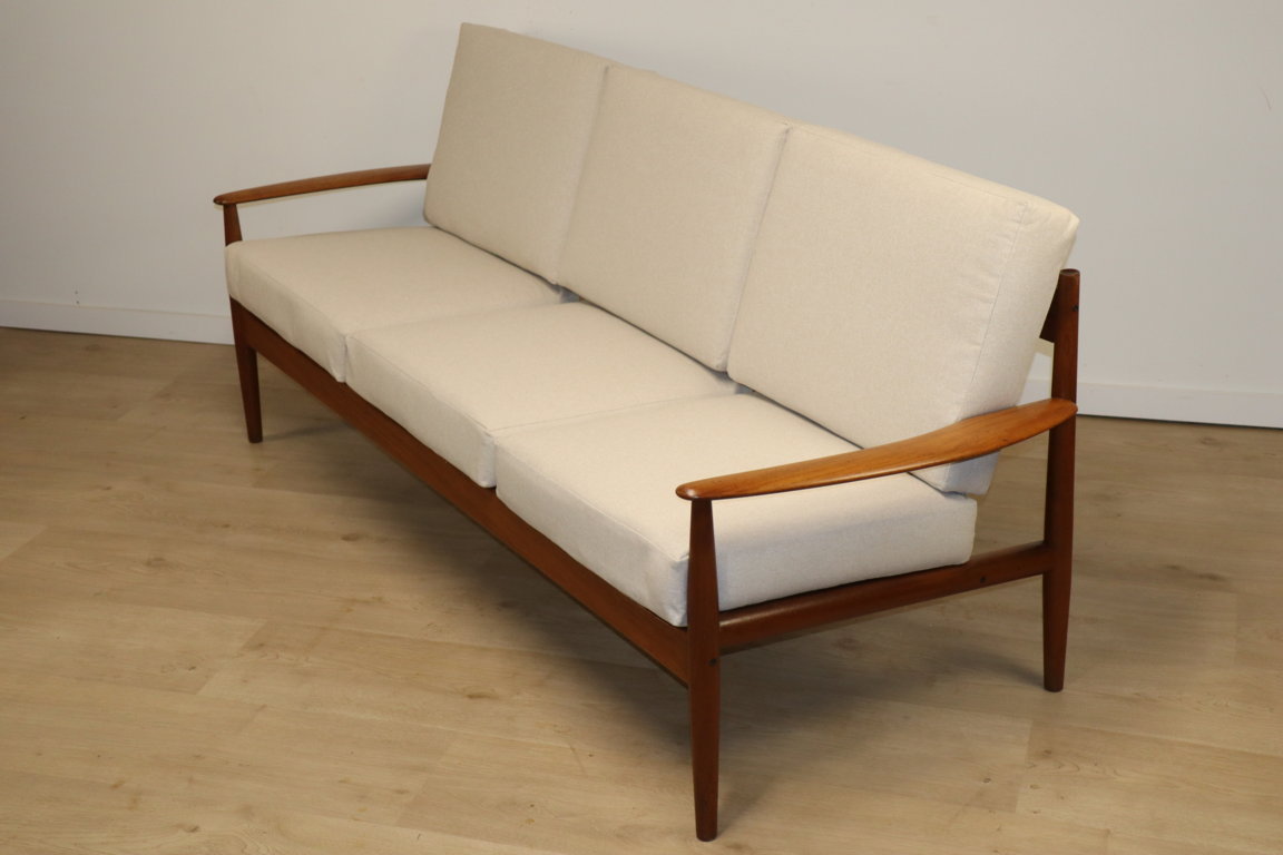 Canapé scandinave par Grete Jalk édition France & Son, 1960