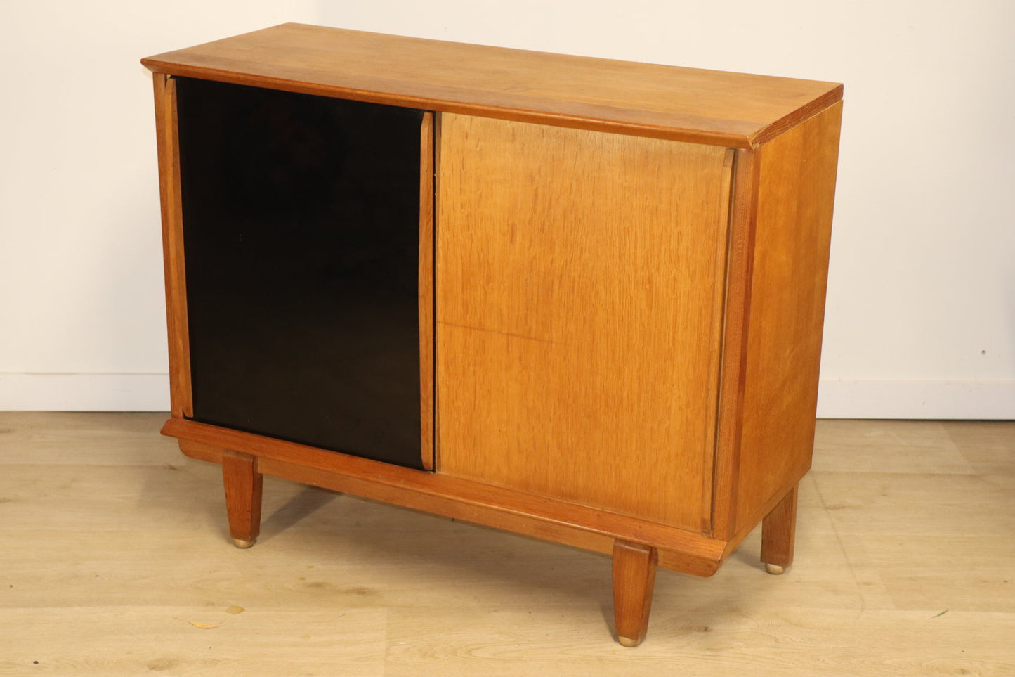 Meuble d'appoint vintage à portes coulissantes, 1960