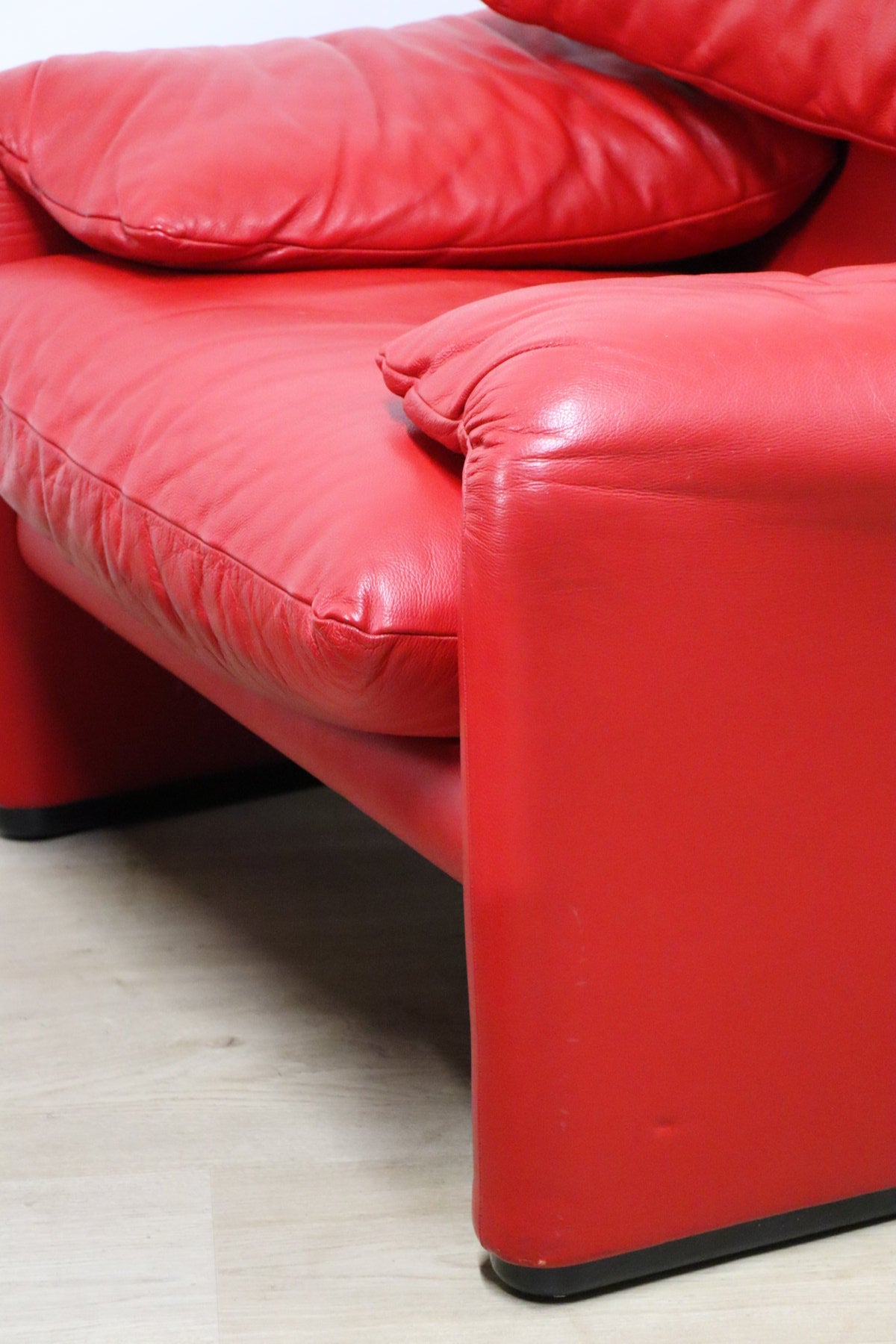 Fauteuil et ottoman Maralunga par Vico Magistretti pour Cassina