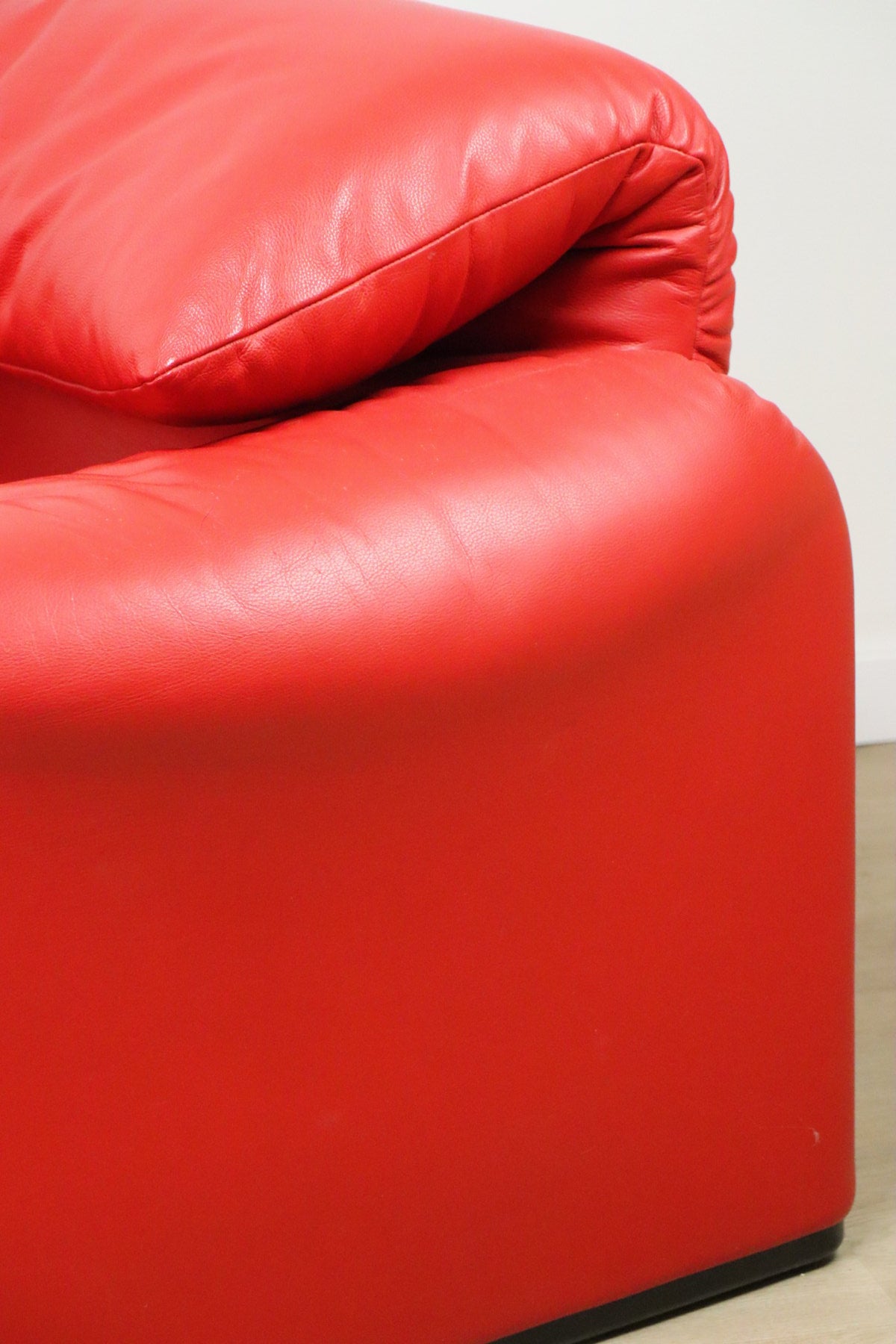 Fauteuil et ottoman Maralunga par Vico Magistretti pour Cassina