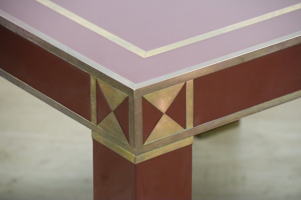 Table basse vintage Jean-Claude Mahey en bois laqué et laiton, 1970