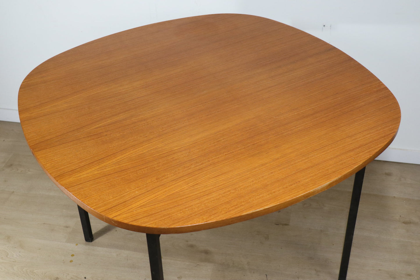 Table extensible en teck de Pierre Guariche édition Minvielle, 1960