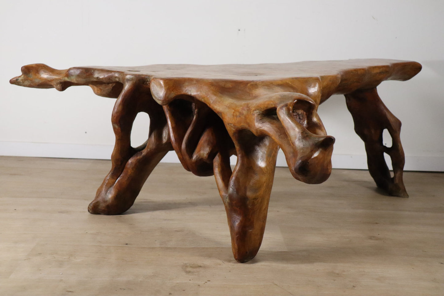 Table basse sculpturale "Racine" brutaliste en orme massif