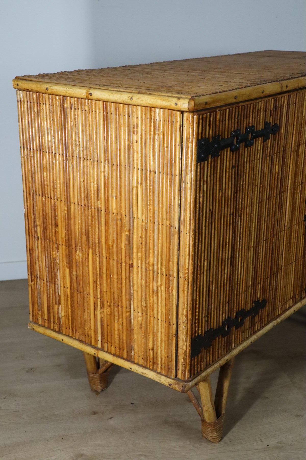 Buffet vintage en rotin tressé – 1960
