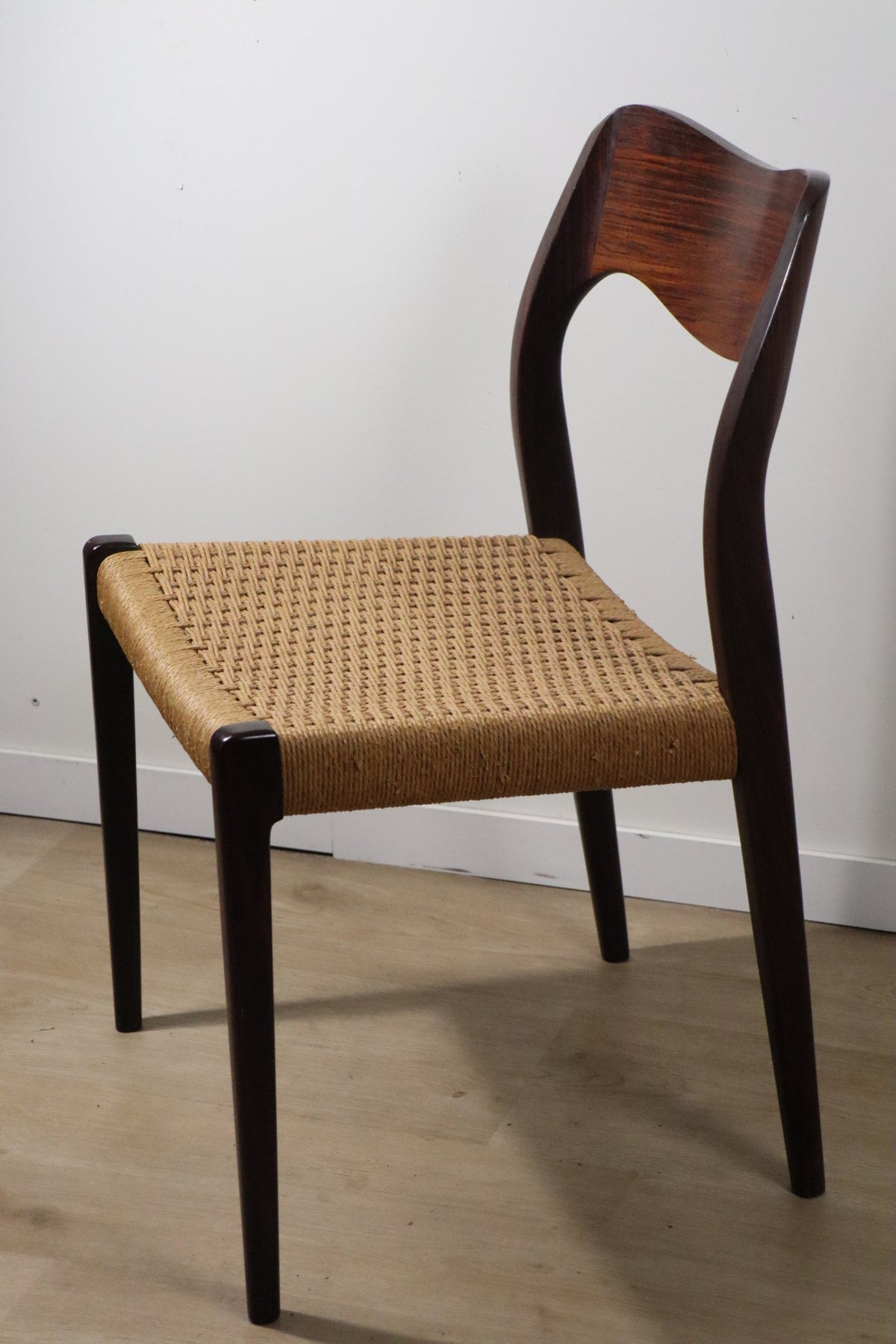 Chaise scandinave modèle 71 par Niels Otto Moller en teck et corde