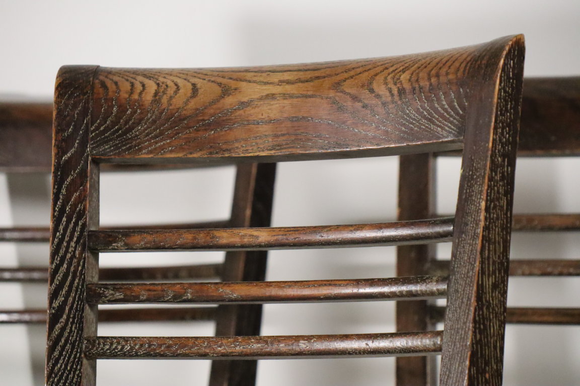 Série de 4 chaises moderniste en chêne et tissu bouclette, 1940