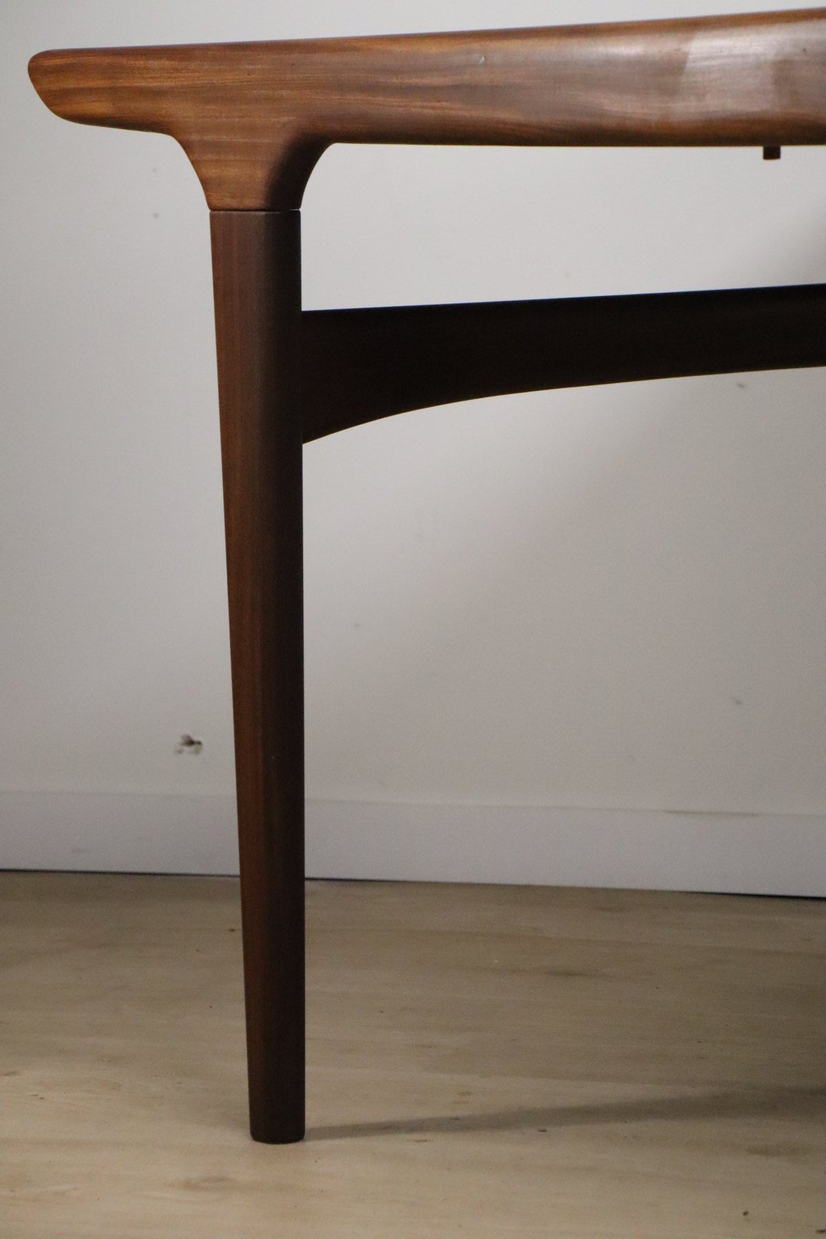 Table de repas scandinave par Johannes Andersen en teck, 1960