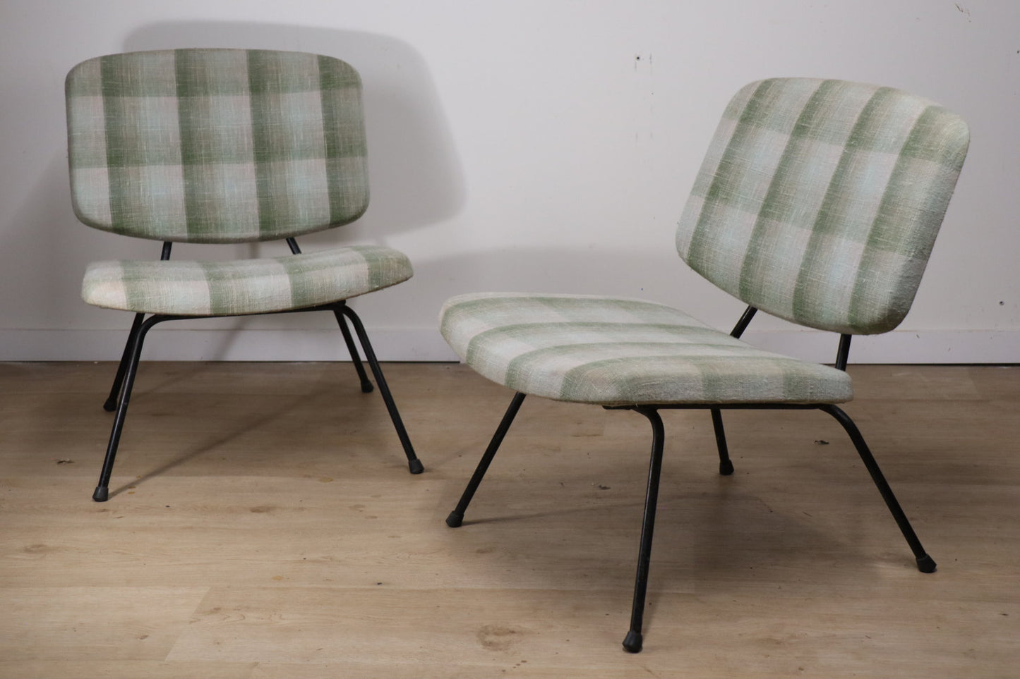 Paire de chauffeuses vintage de Pierre Paulin modèle CM190