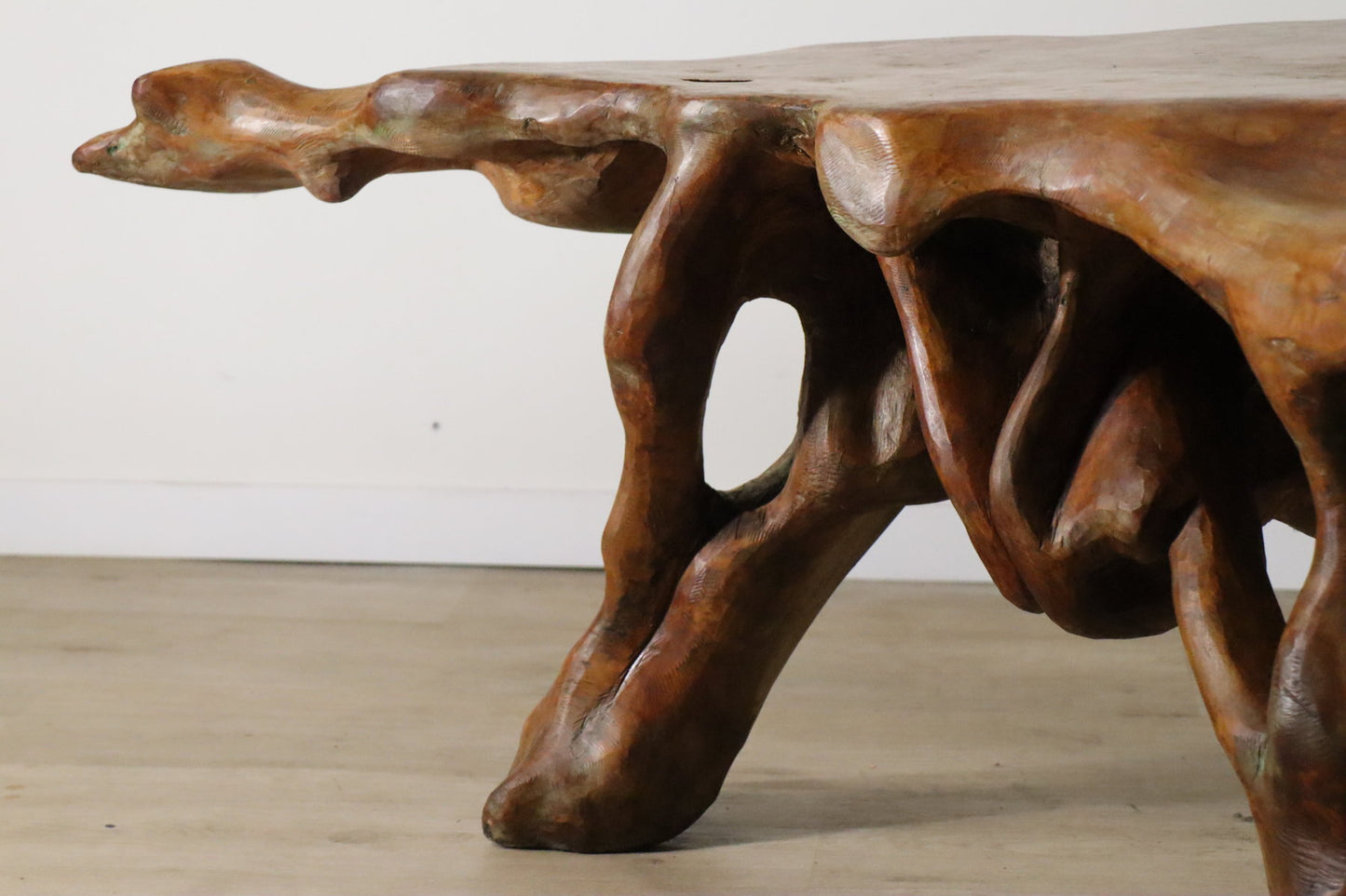 Table basse sculpturale "Racine" brutaliste en orme massif
