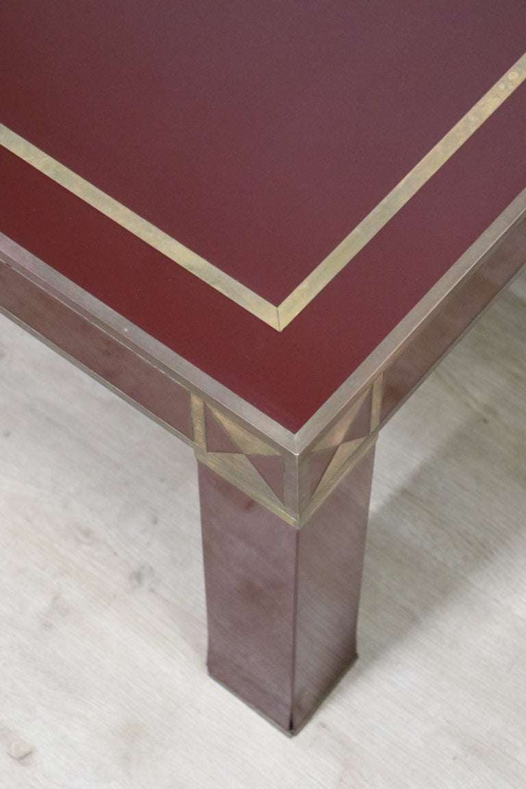 Table basse vintage Jean-Claude Mahey en bois laqué et laiton, 1970