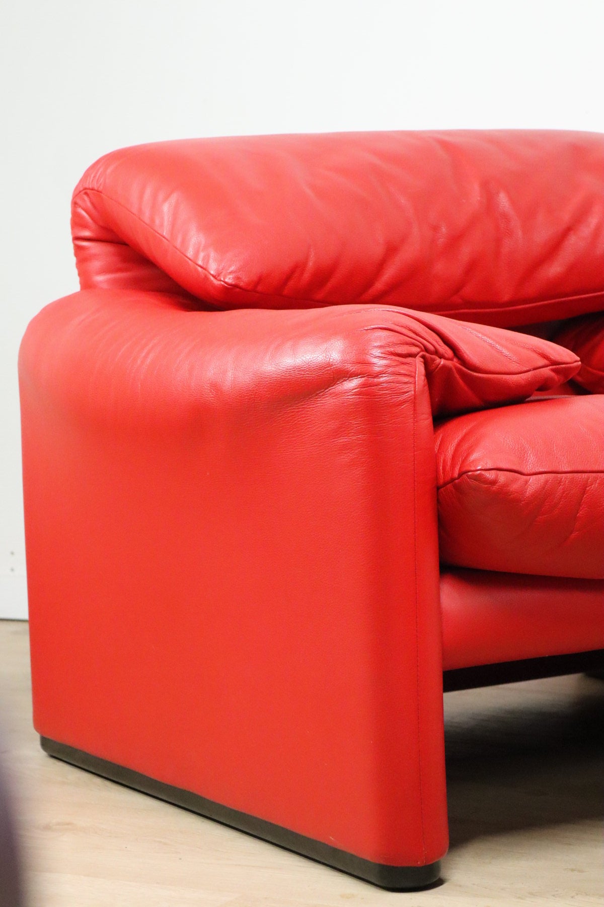 Fauteuil et ottoman Maralunga par Vico Magistretti pour Cassina
