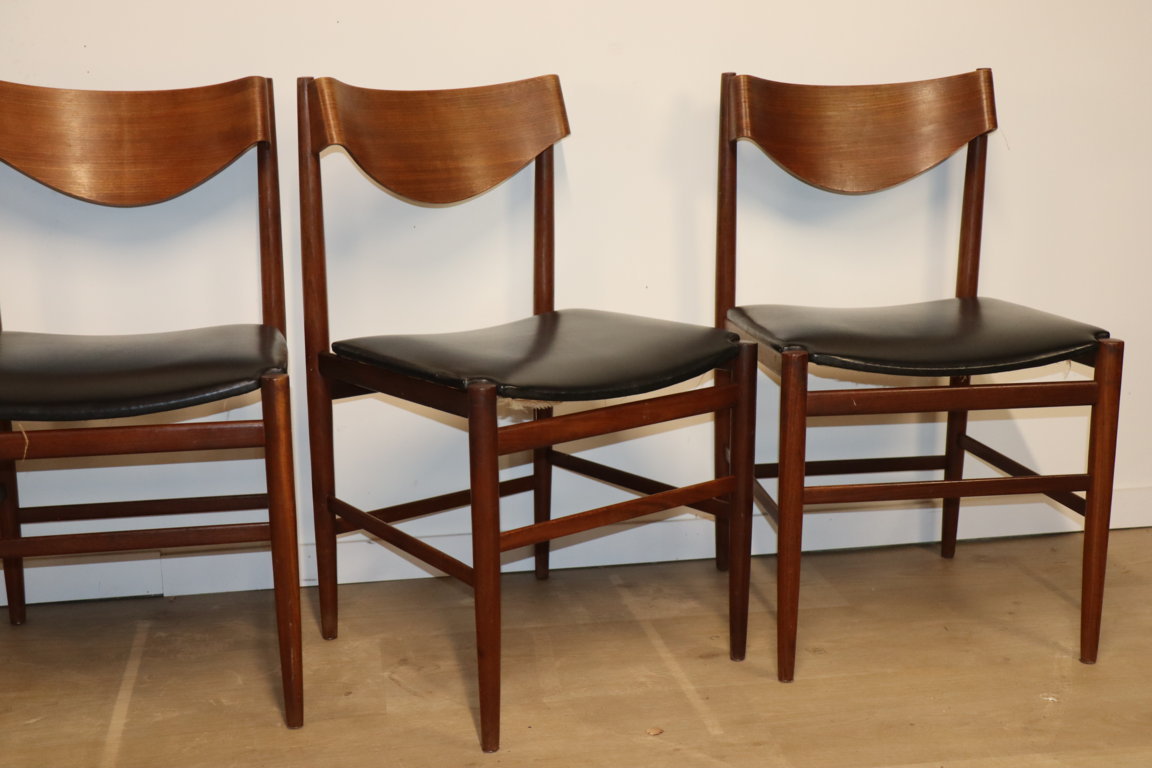 Série de 4 chaises italiennes par Gianfranco Frattini en teck, 1960