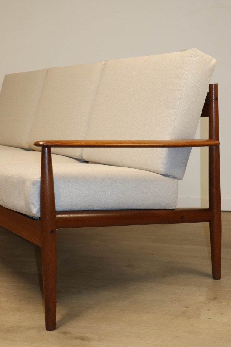 Canapé scandinave par Grete Jalk édition France & Son, 1960