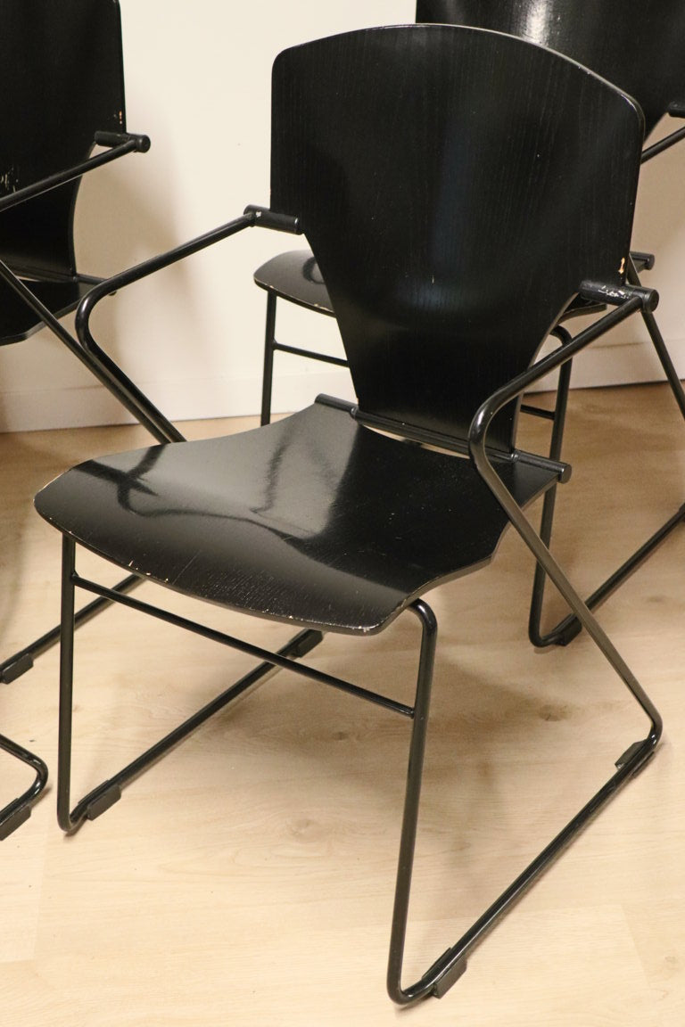 Série de 4 chaises minimaliste modèle "EGOA 300" par Josep Mora