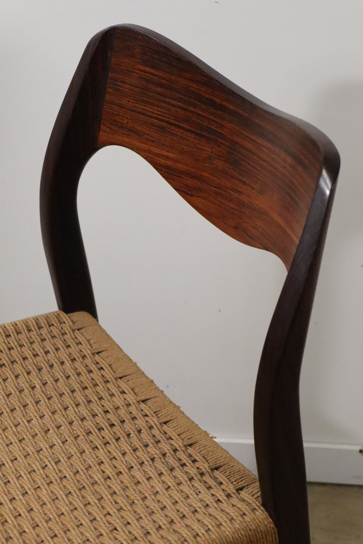 Chaise scandinave modèle 71 par Niels Otto Moller en teck et corde