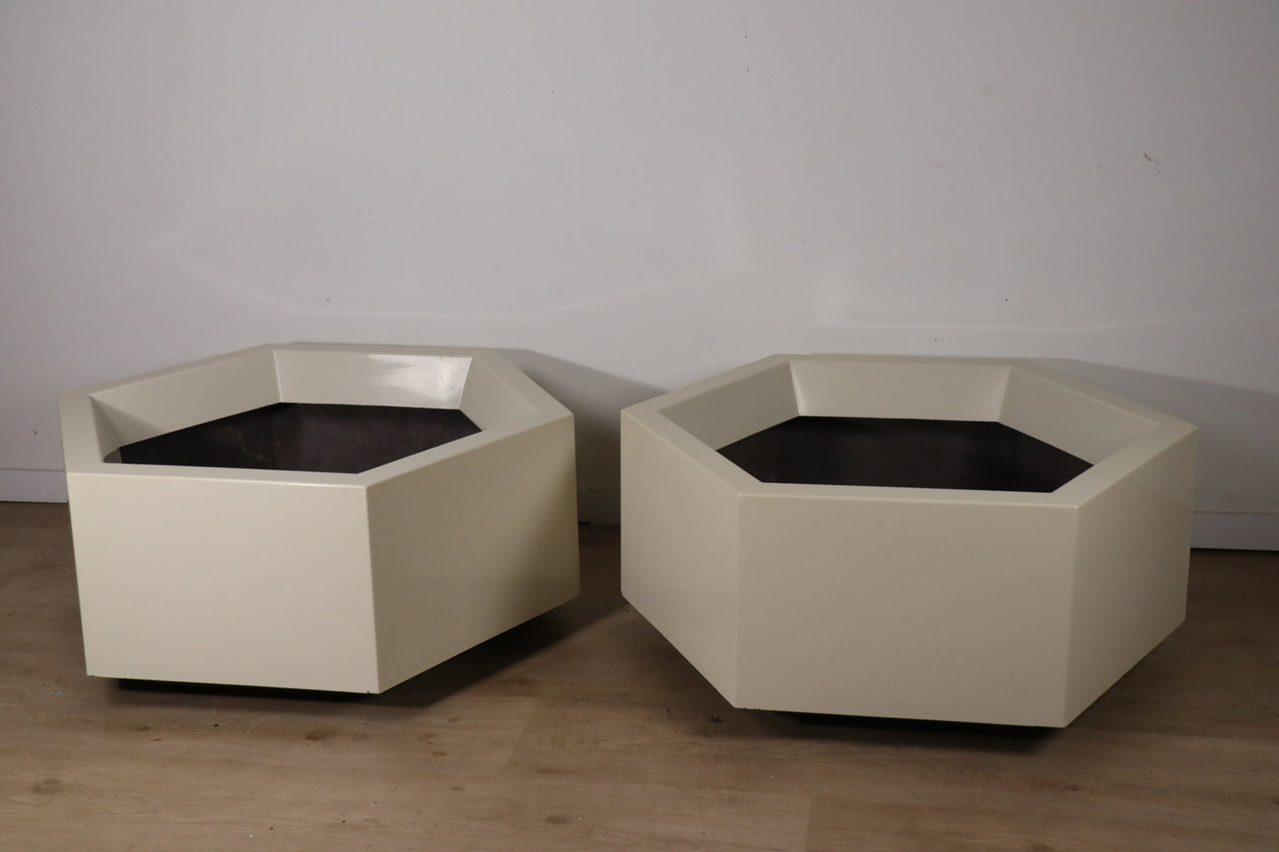 Paire de jardinières hexagonales en fibre de verre vintage – 1970