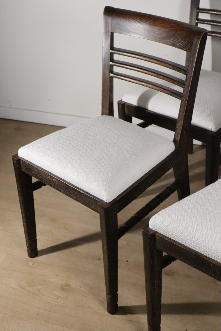 Série de 4 chaises moderniste en chêne et tissu bouclette, 1940