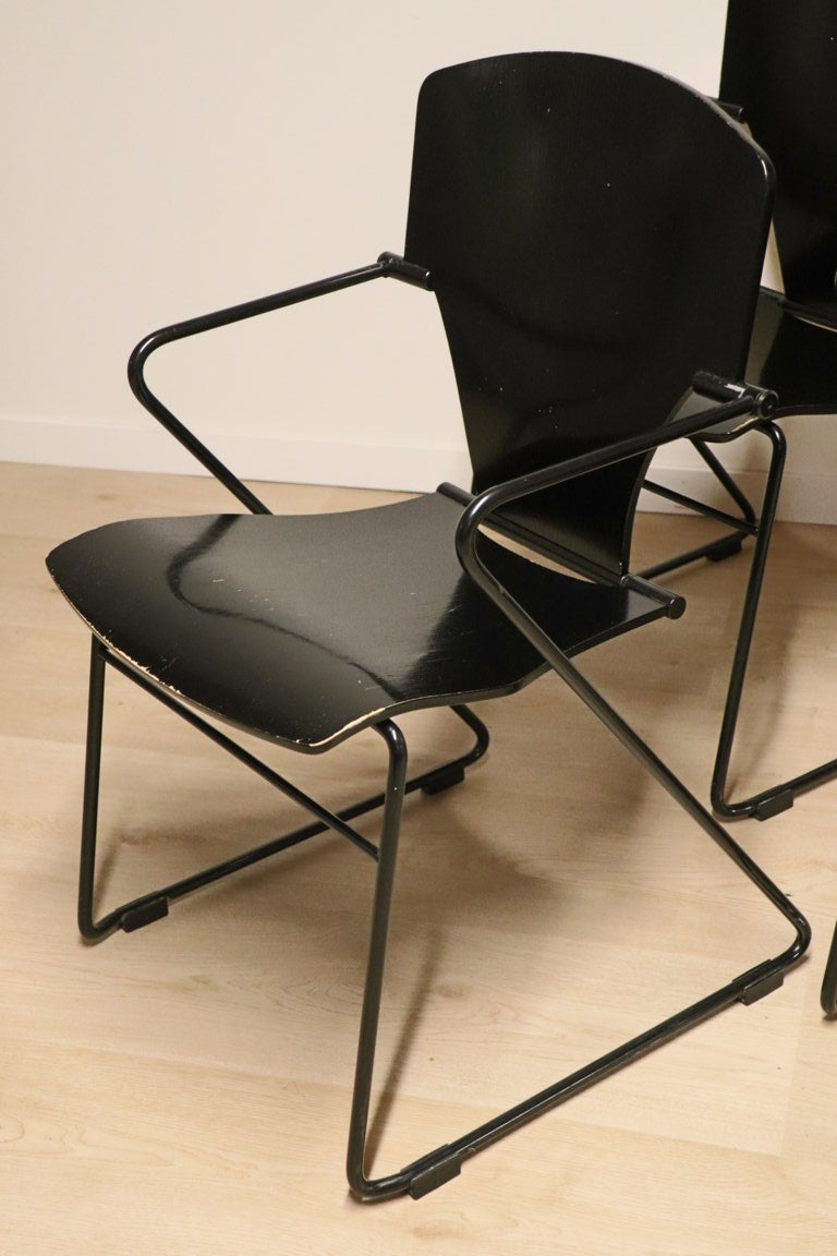 Série de 4 chaises minimaliste modèle "EGOA 300" par Josep Mora