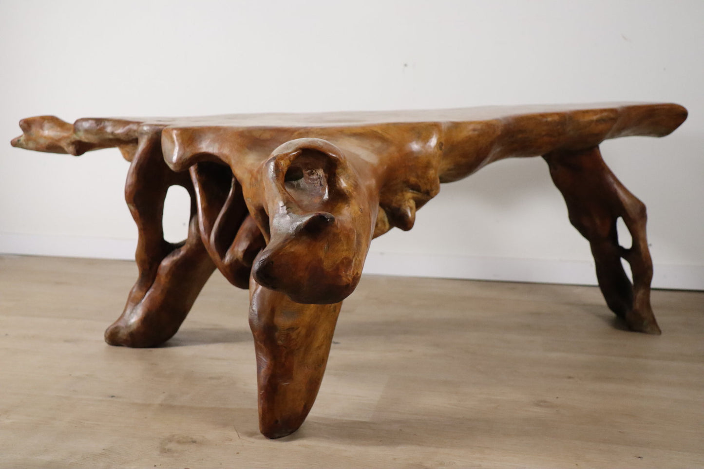 Table basse sculpturale "Racine" brutaliste en orme massif