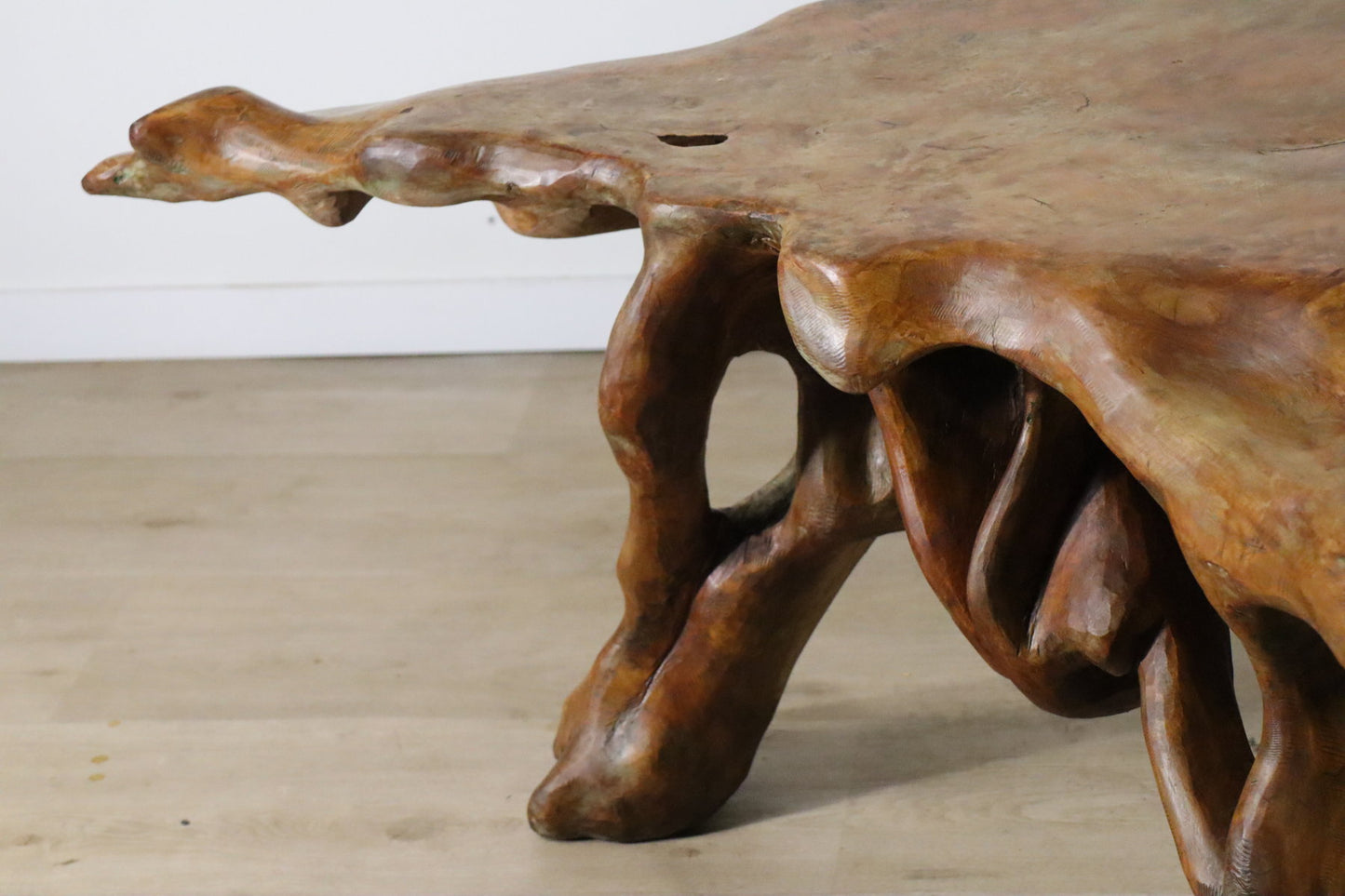 Table basse sculpturale "Racine" brutaliste en orme massif