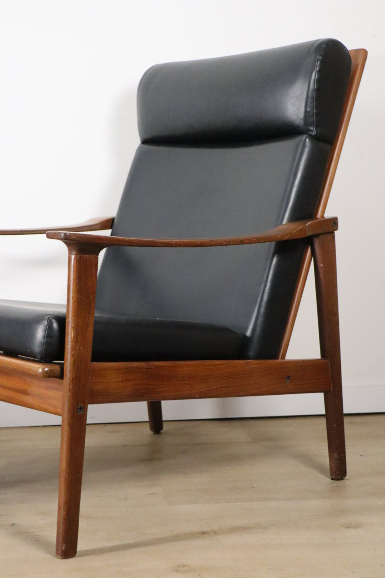 Paire de fauteuils scandinave en teck et skai, 1960