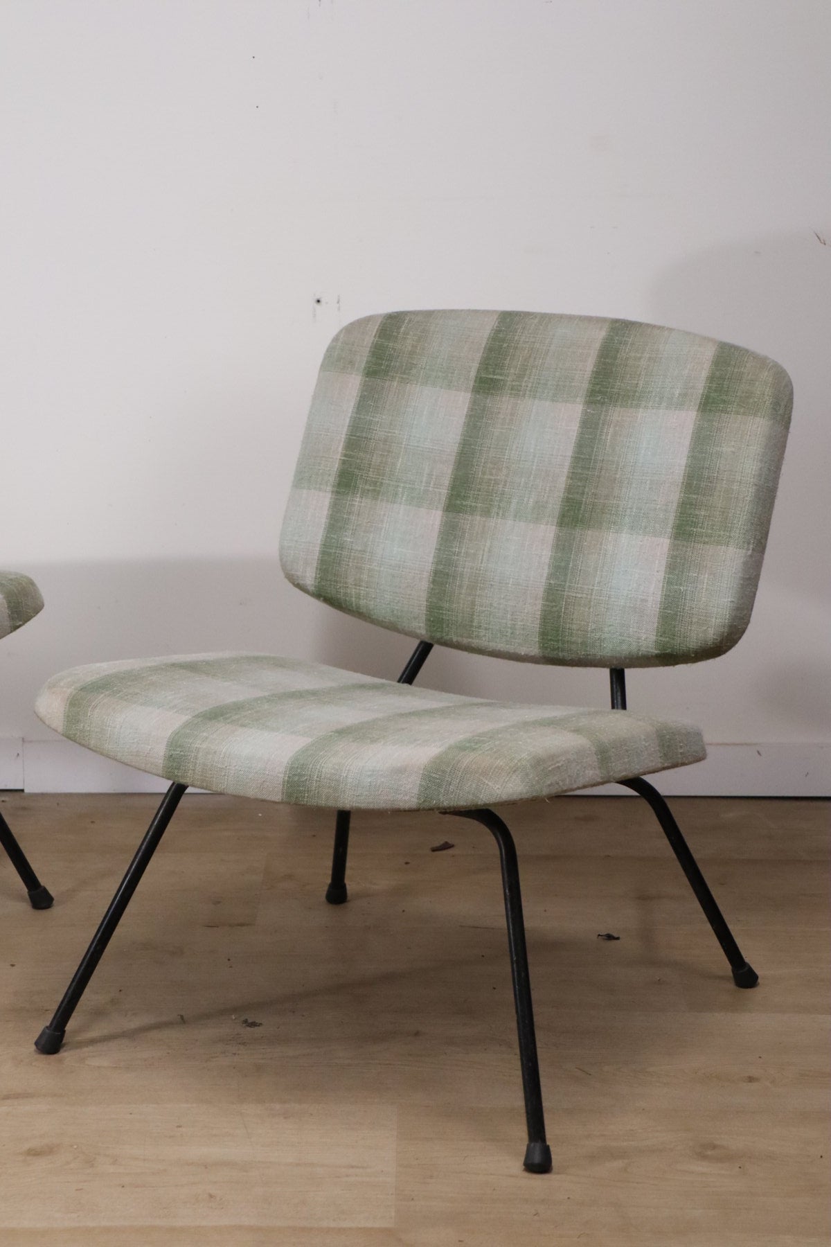 Paire de chauffeuses vintage de Pierre Paulin modèle CM190