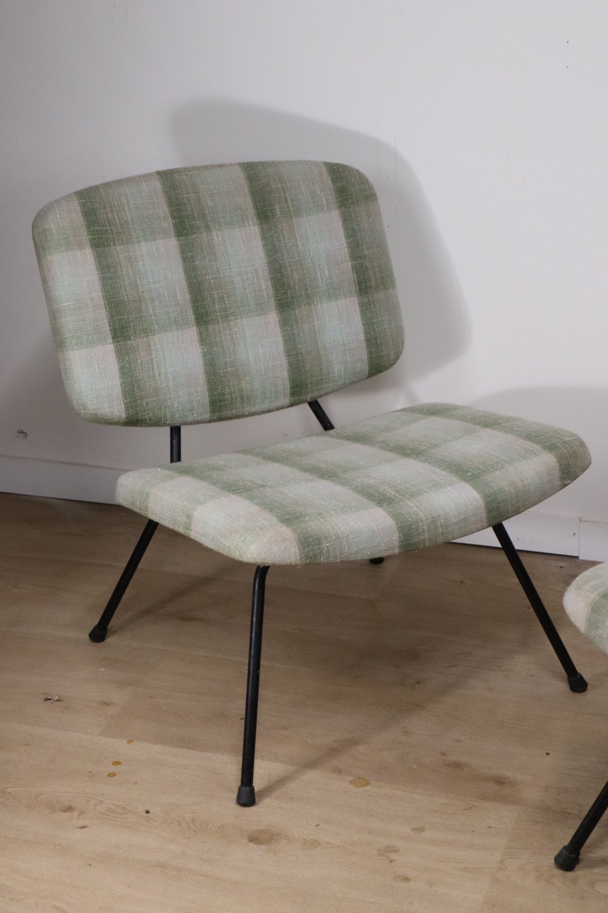 Paire de chauffeuses vintage de Pierre Paulin modèle CM190