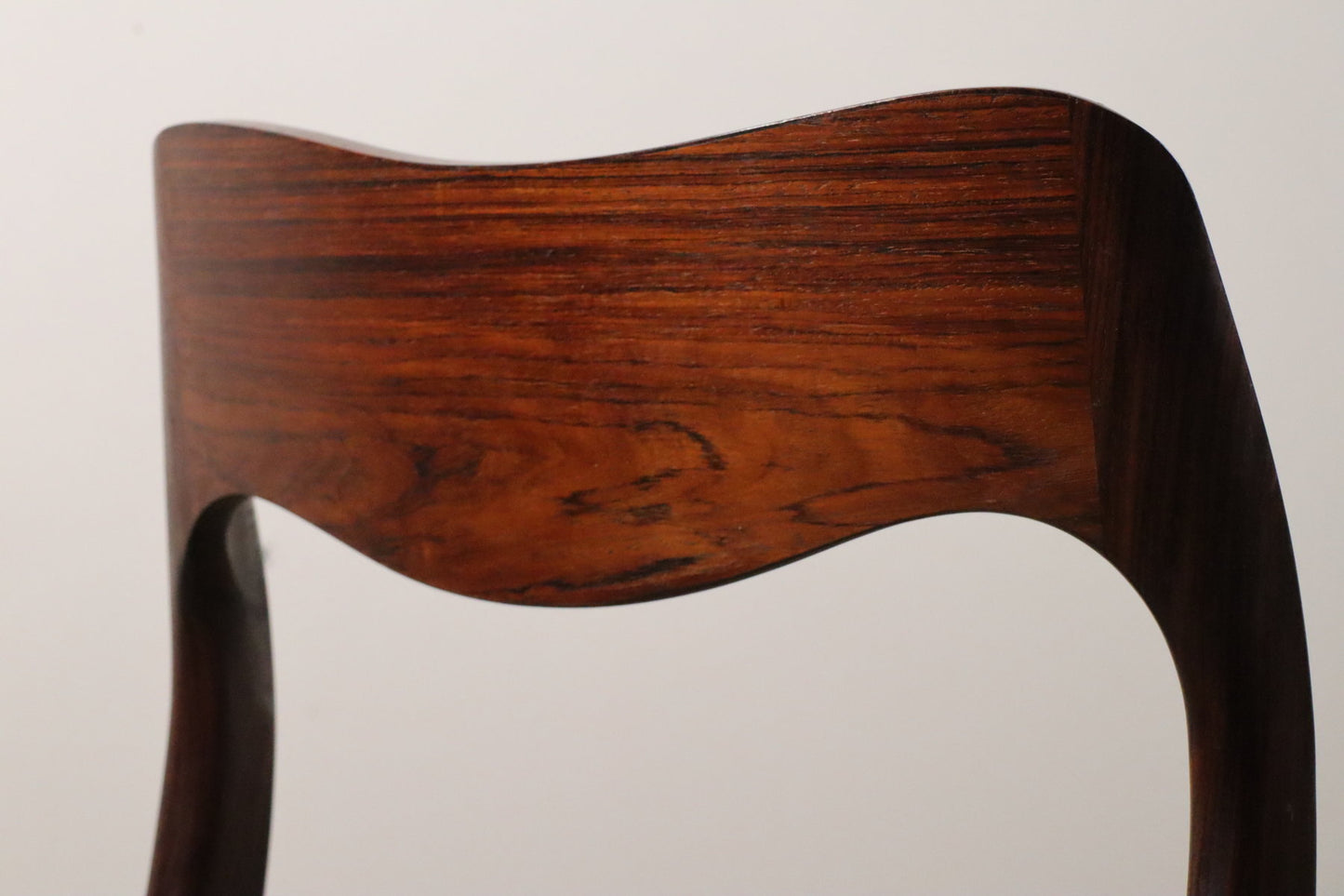 Chaise scandinave modèle 71 par Niels Otto Moller en teck et corde