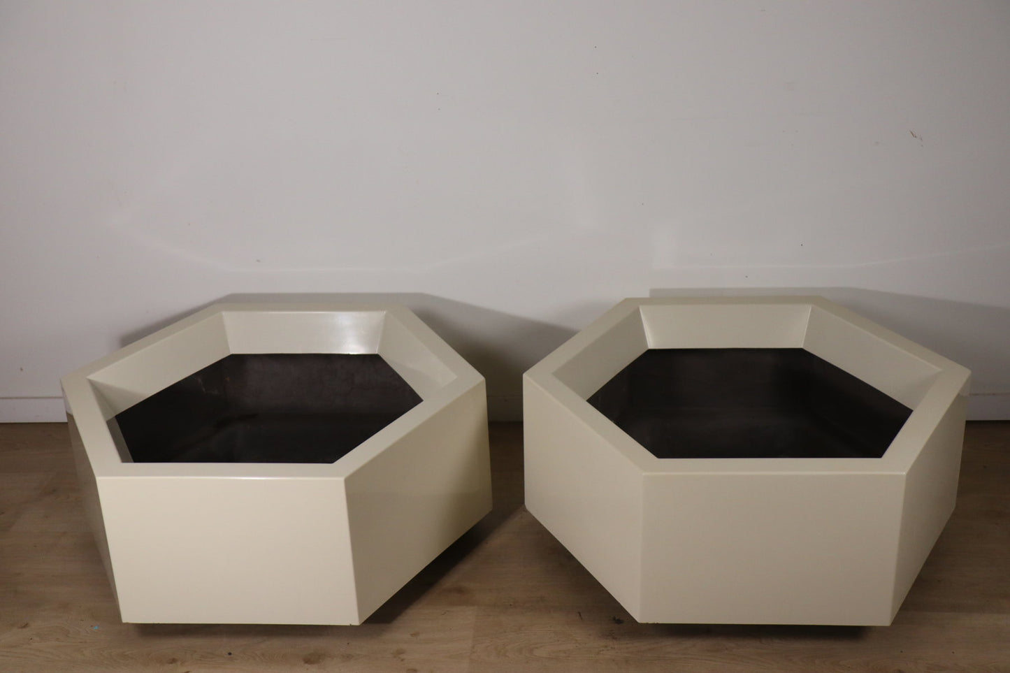 Paire de jardinières hexagonales en fibre de verre vintage – 1970