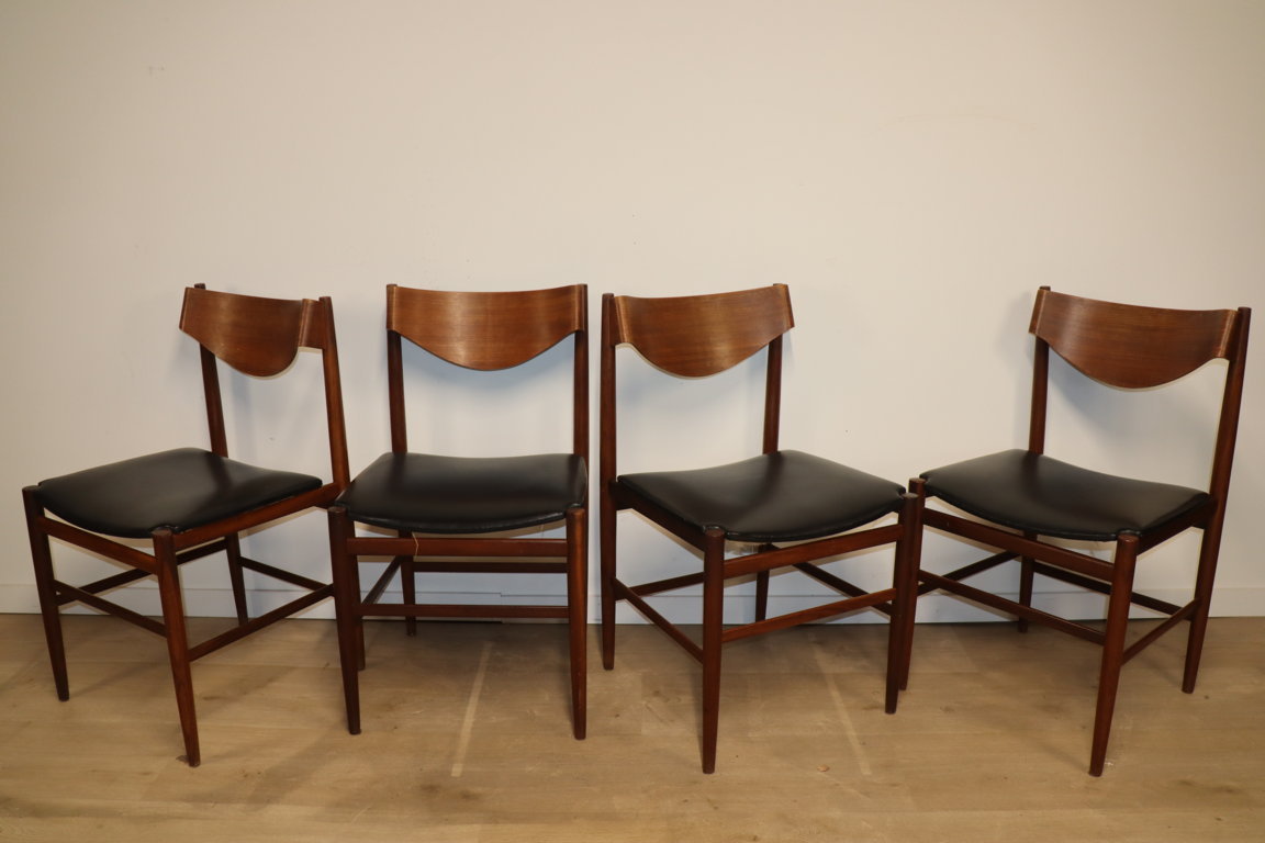 Série de 4 chaises italiennes par Gianfranco Frattini en teck, 1960