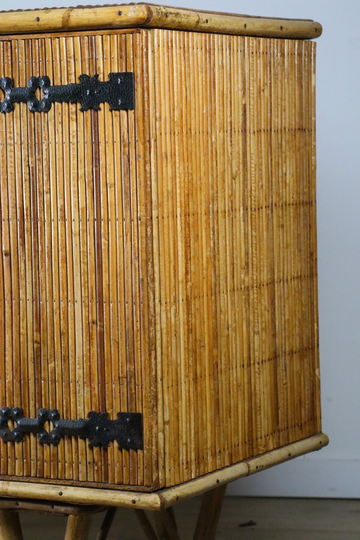 Buffet vintage en rotin tressé – 1960