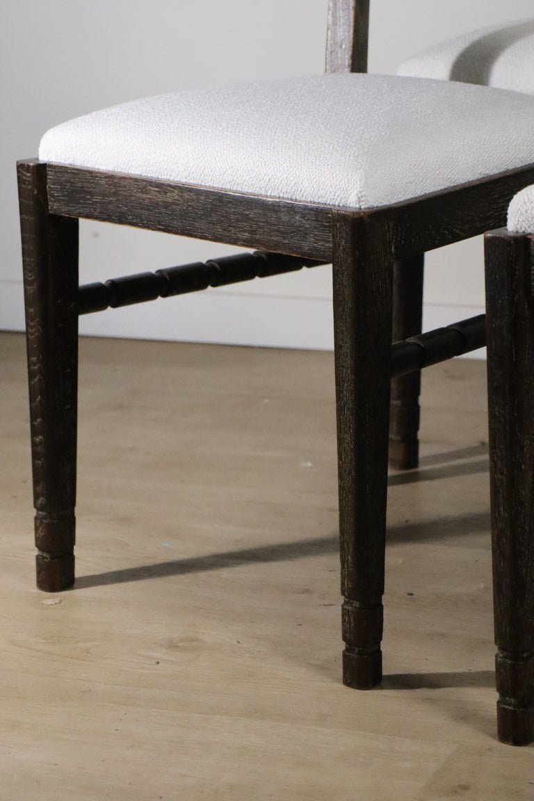 Série de 4 chaises moderniste en chêne et tissu bouclette, 1940
