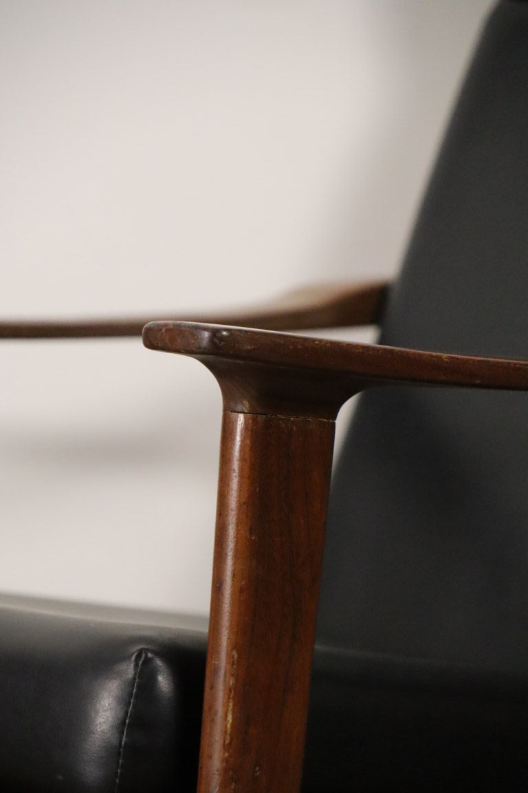 Paire de fauteuils scandinave en teck et skai, 1960