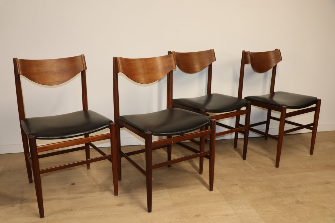 Série de 4 chaises italiennes par Gianfranco Frattini en teck, 1960