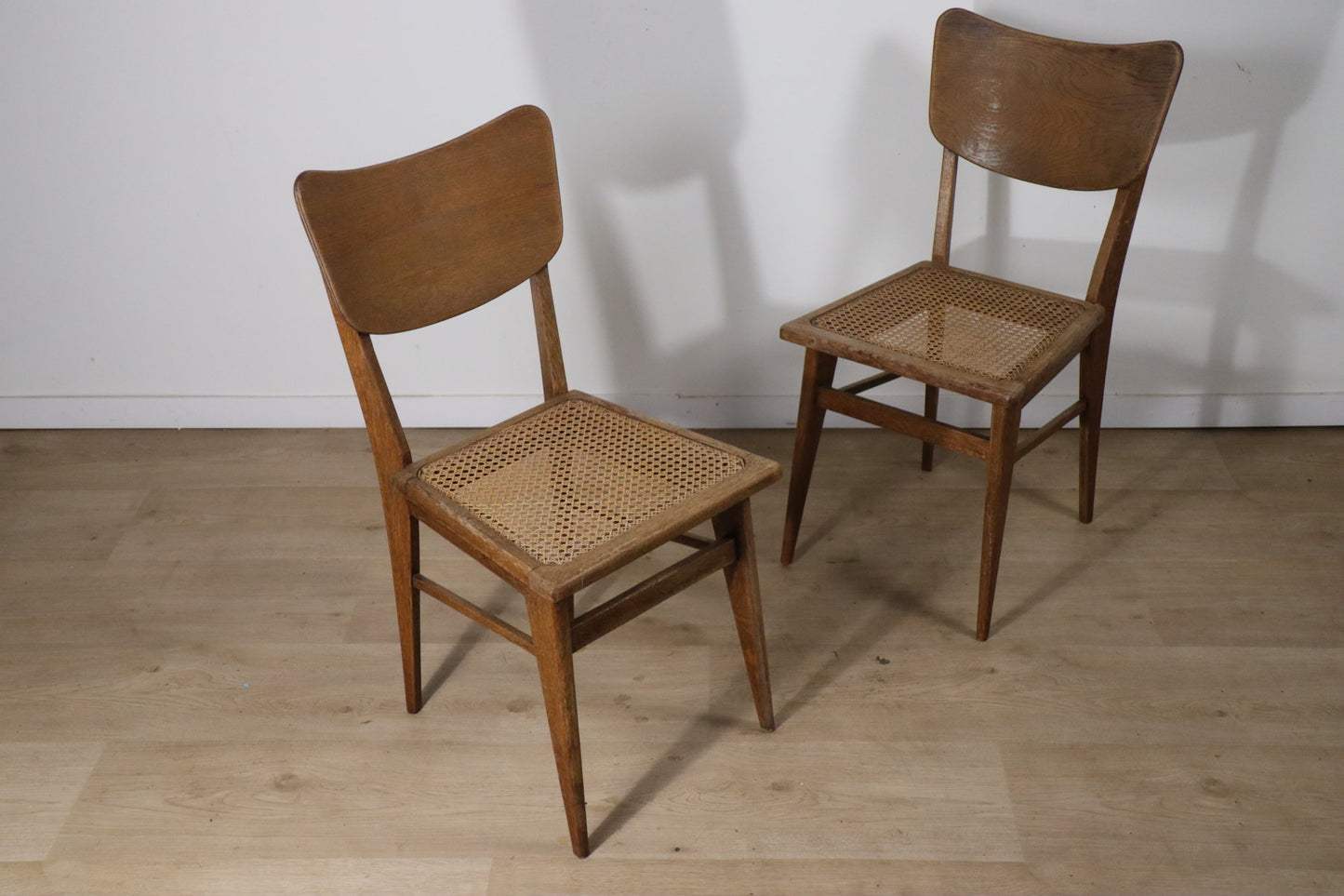 Paire de chaises vintage en chêne et cannage, 1950