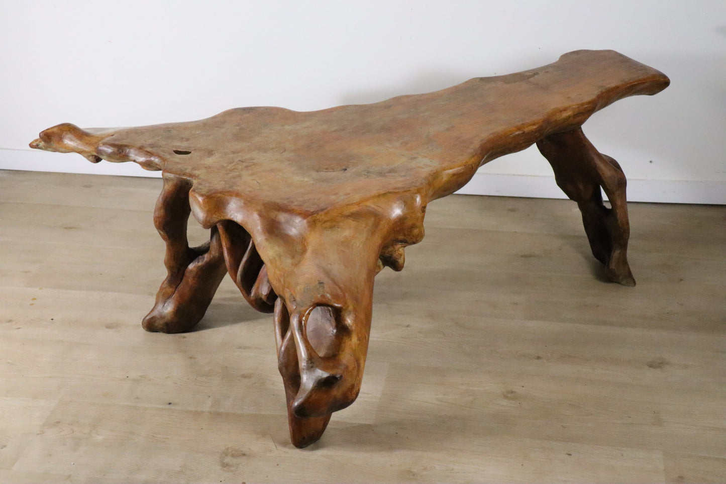 Table basse sculpturale "Racine" brutaliste en orme massif