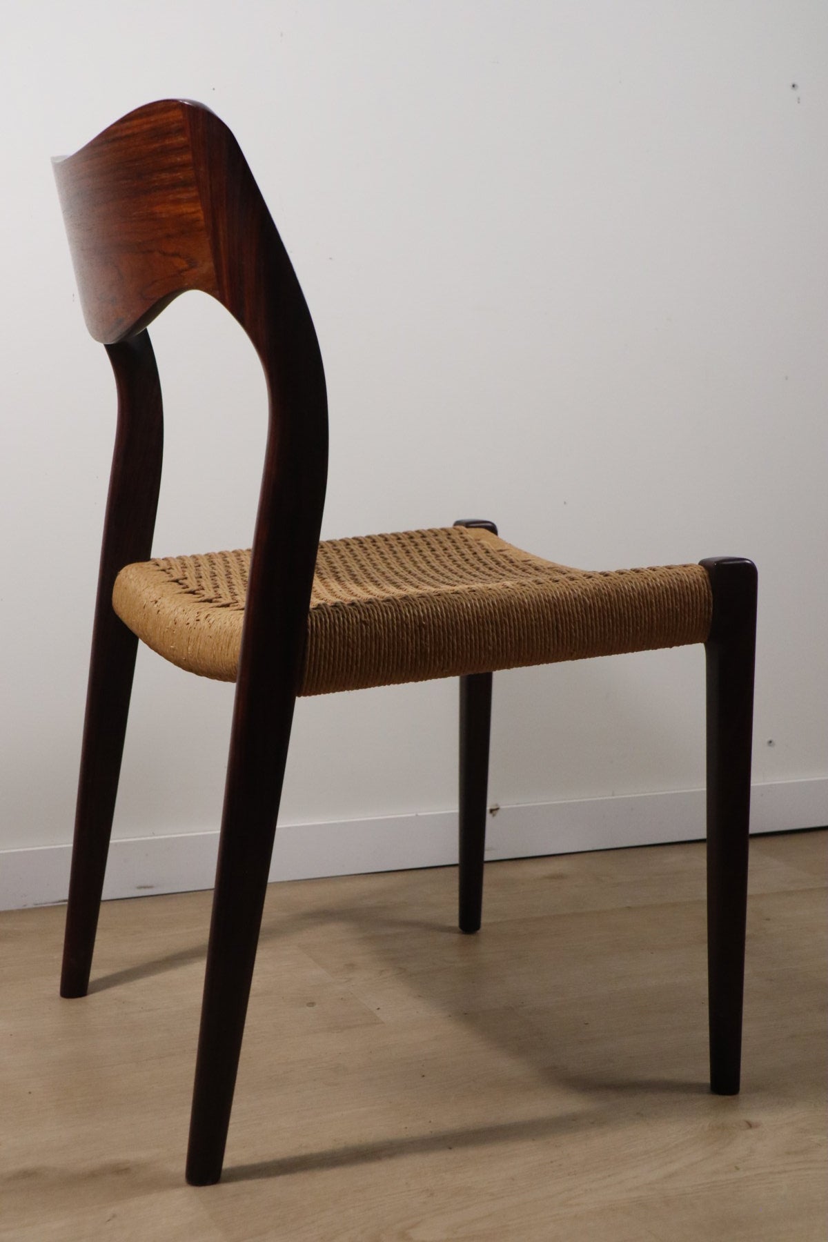 Chaise scandinave modèle 71 par Niels Otto Moller en teck et corde