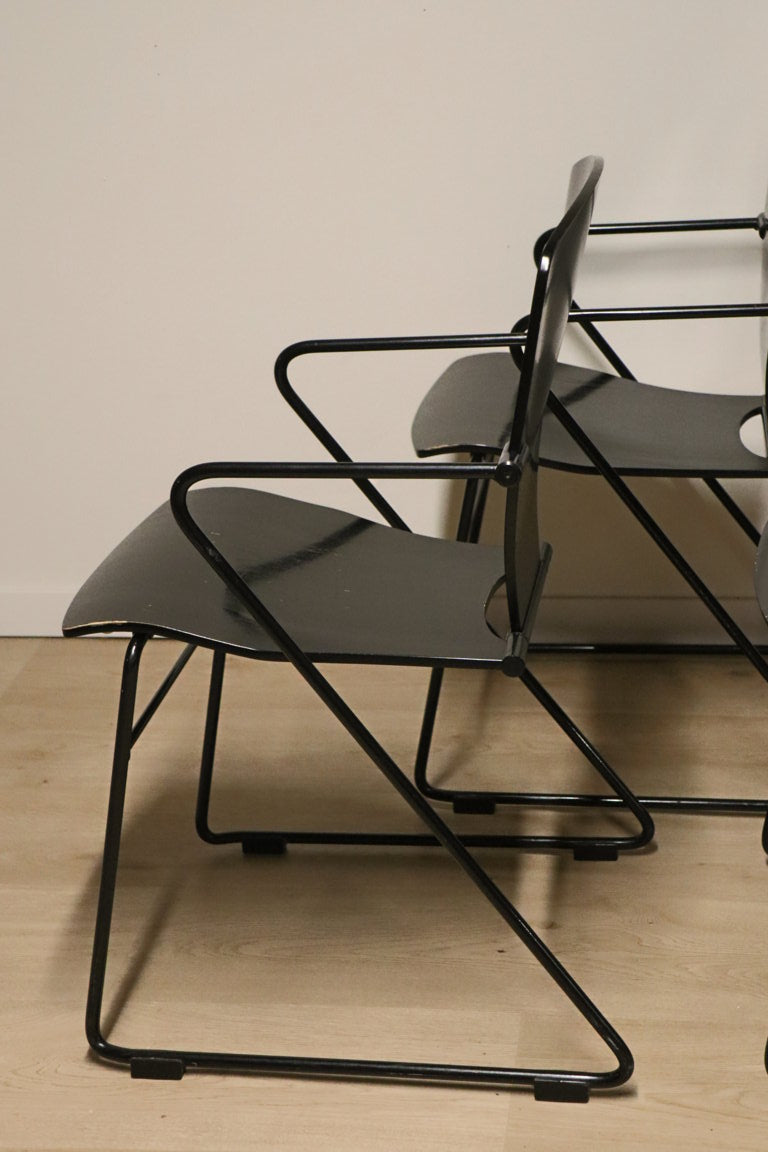 Série de 4 chaises minimaliste modèle "EGOA 300" par Josep Mora