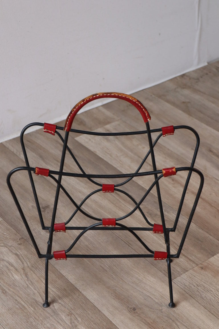 Porte-revue vintage en cuir surpiqué et métal noir, 1950