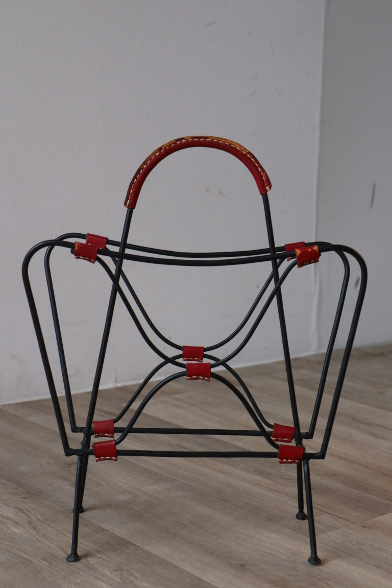 Porte-revue vintage en cuir surpiqué et métal noir, 1950