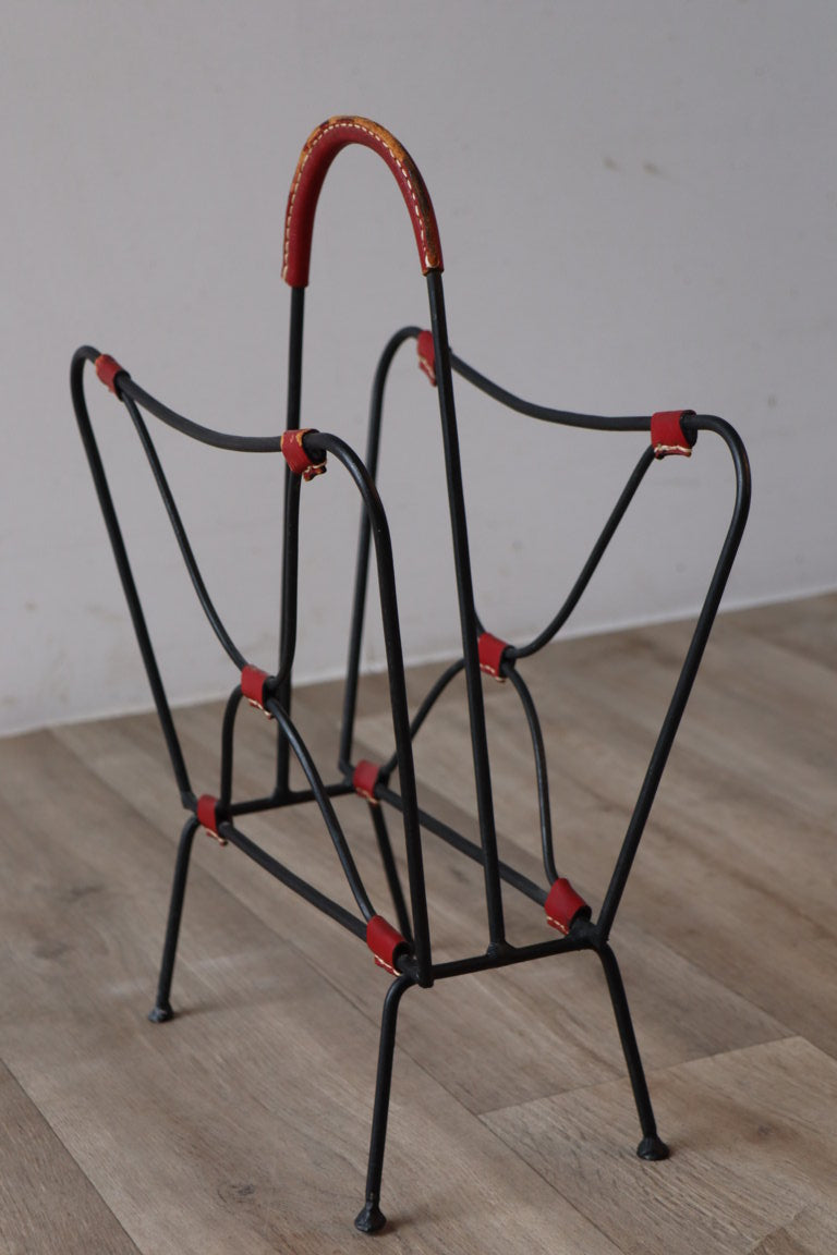 Porte-revue vintage en cuir surpiqué et métal noir, 1950