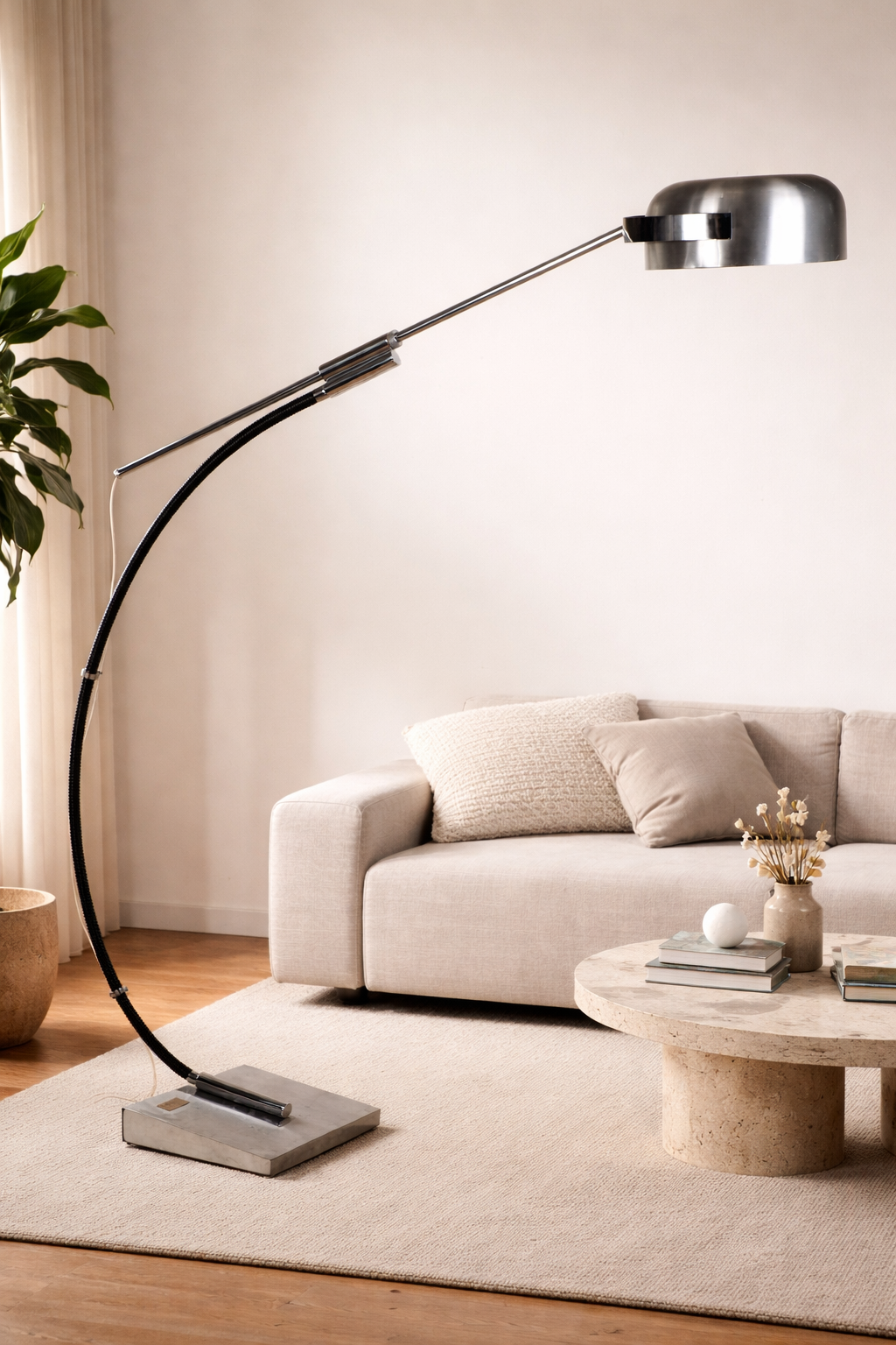 Lampadaire vintage arc à balancier en métal chromé, 1970