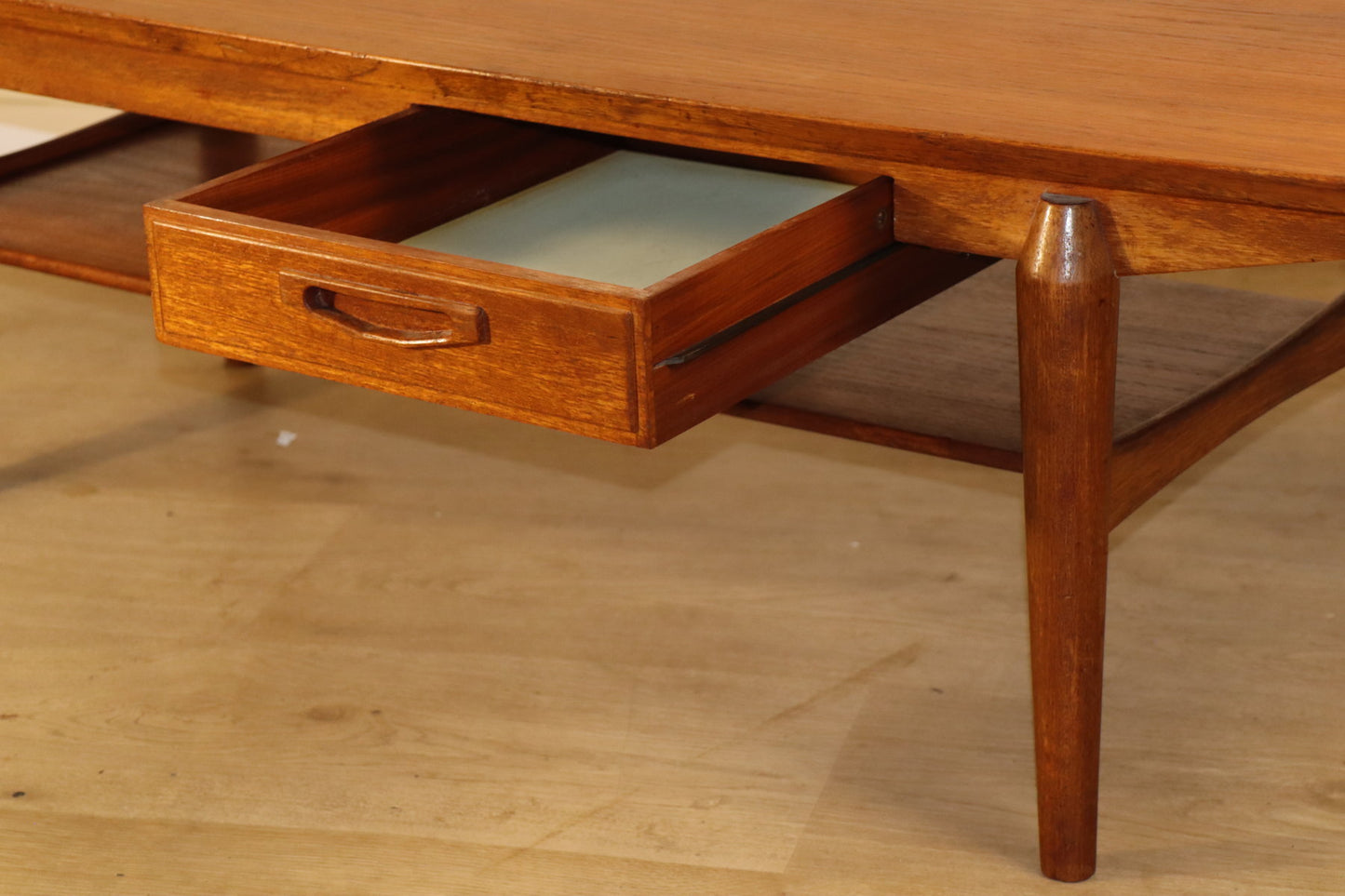 Table basse scandinave en teck années 60